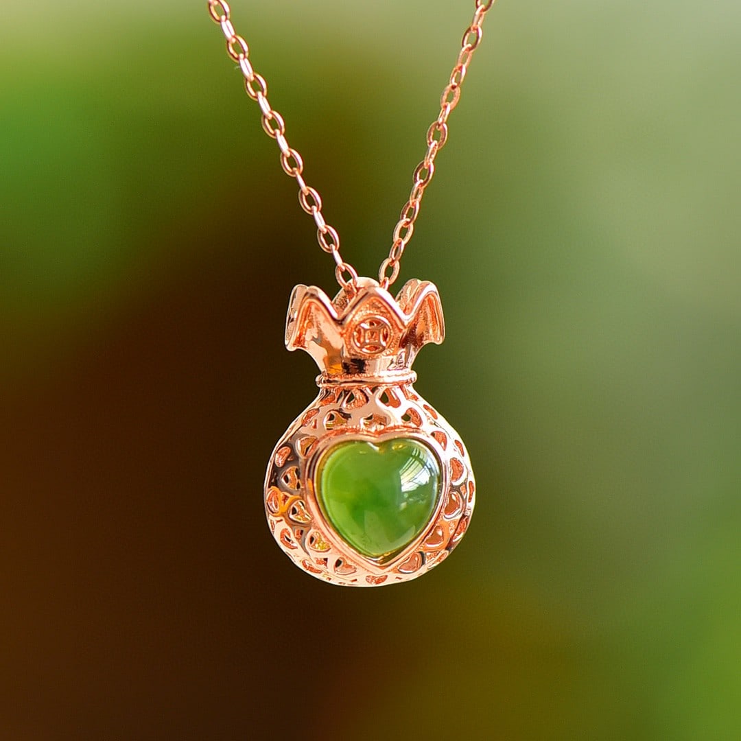 An Exquisite Sterling Silver Inlaid Jasper Necklace: An Exquisite Sterling Silver Inlaid Jasper Necklace,Size:5mmx7mm 纯银镶碧玉项链