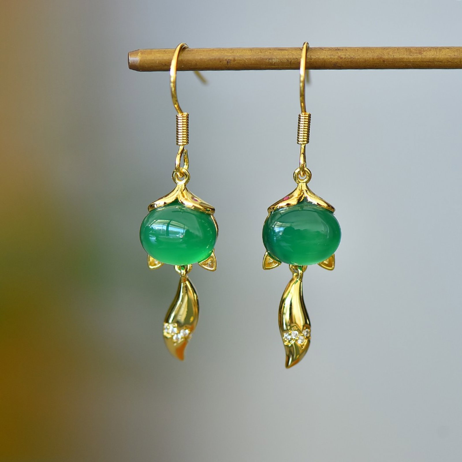 A Pair of Exquisite Earrings,Inlaid Diamond: A Pair of Exquisite Earrings Size:8mmx10mm 一对耳环