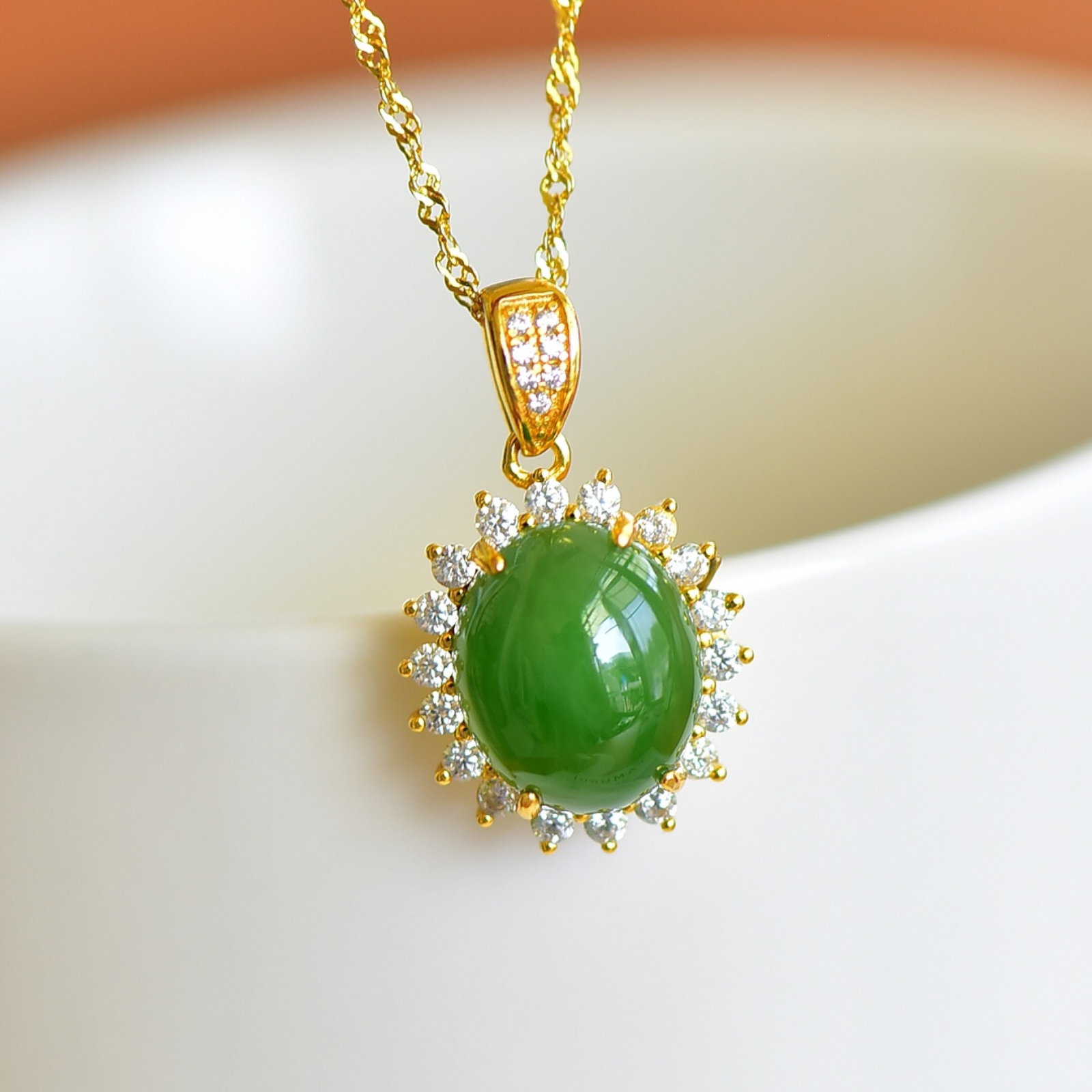 An Exquisite Sterling Silver-Gold Plated Inlaid Jasper Pendant,Inlaid Diamond: An Exquisite Sterling Silver-Gold Plated Inlaid Jasper Pendant,Inlaid Diamond,Size:10mmx12mm 纯银镀金镶碧玉吊坠,嵌钻石