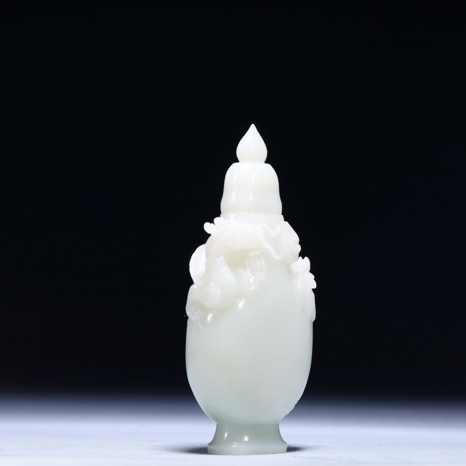 An Exquisite White Jade Dragon Pattern Bottle - 3