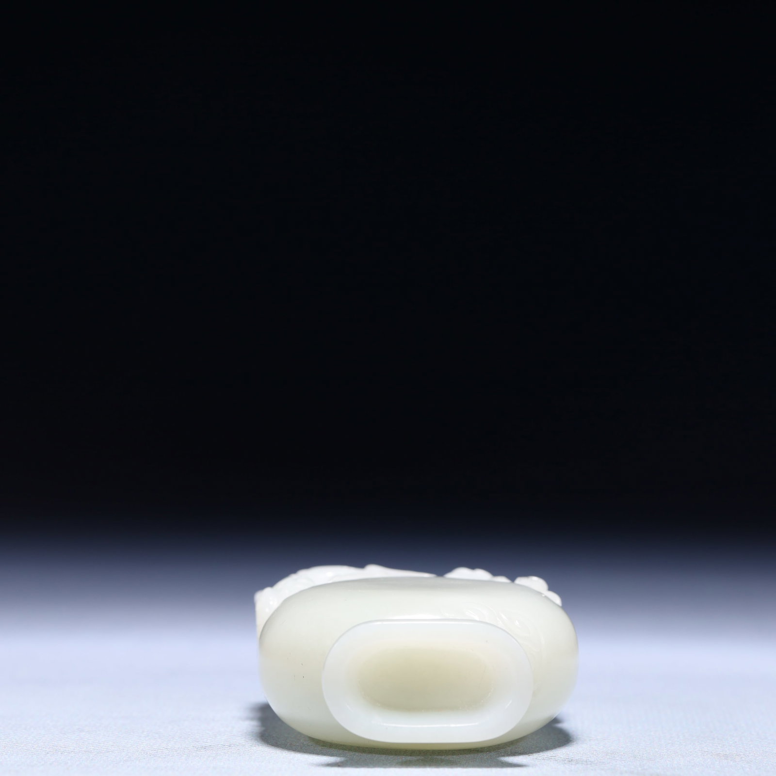 An Exquisite White Jade Dragon Pattern Bottle - 8