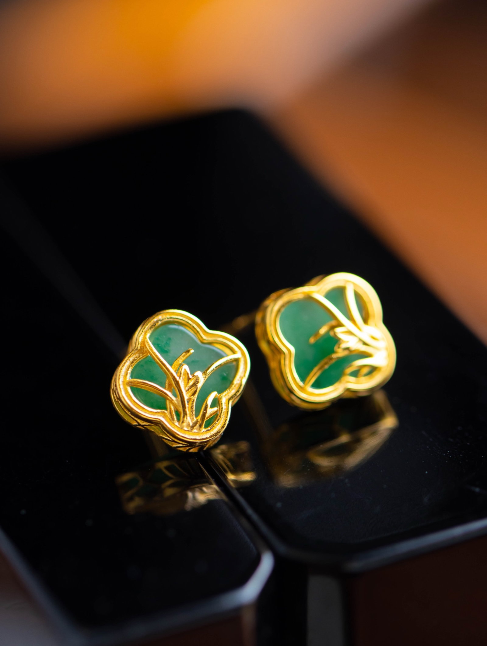 A Pair of Exquisite Sterling Silver-Gold Plated Inlaid Jadeite Earrings: A Pair of Exquisite Sterling Silver-Gold Plated Inlaid Jadeite Earrings 一对纯银镀金镶翡翠耳钉