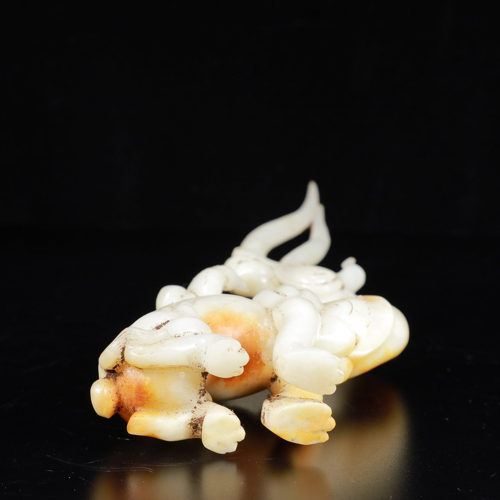 An Exquisite White Jade Auspicious Beast Ornament: An Exquisite White Jade Auspicious Beast Ornament,Qing Dynasty,China,Size:8.3inx3.1inx3.5in,Weight:1600g 白玉瑞兽摆件,中国清代