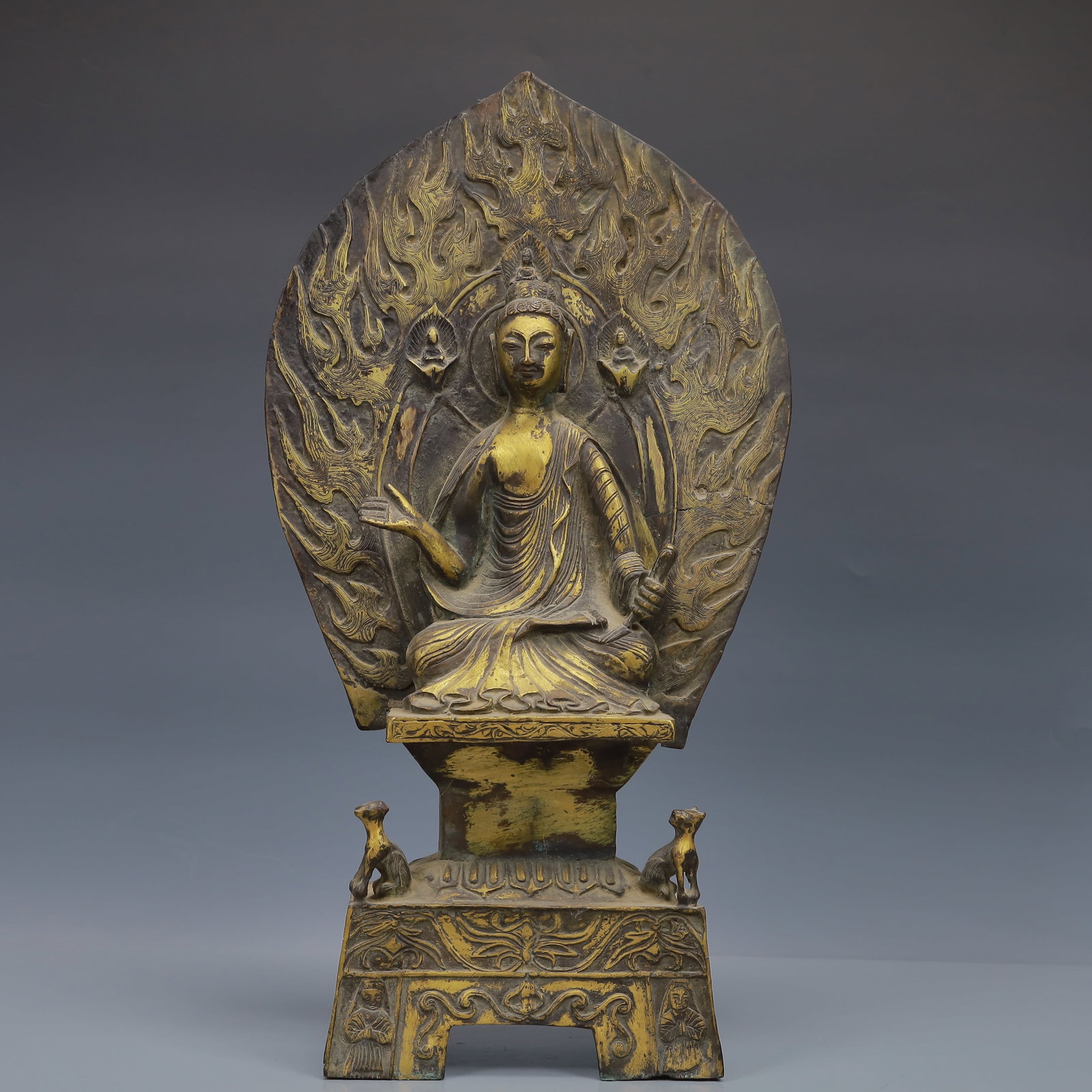 A Huge Statue of Sakyamuni: A Huge Statue of Sakyamuni,Tang Dynasty, China,Tianbao Mark,Size:9.4inx3.1inx17.7in,Weight:5450g 铜鎏金释迦摩尼像,中国唐代,ä