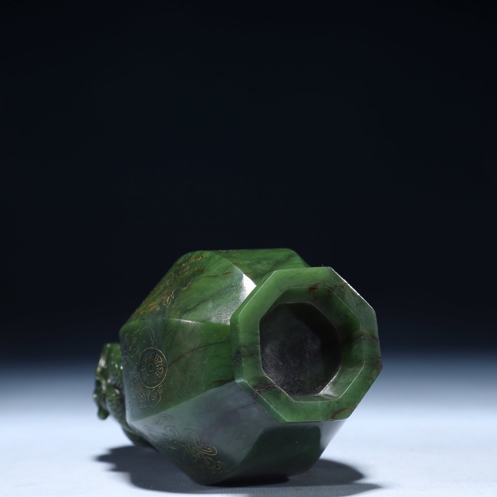 An Exquisite Jasper Dragon Pattern Vase - 6