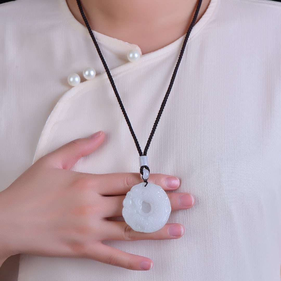 An Exquisite Jadeite Dragon Pattern Pendant: An Exquisite Jadeite Dragon Pattern Pendant,Size:44mmx44mm 翡翠龙纹挂件