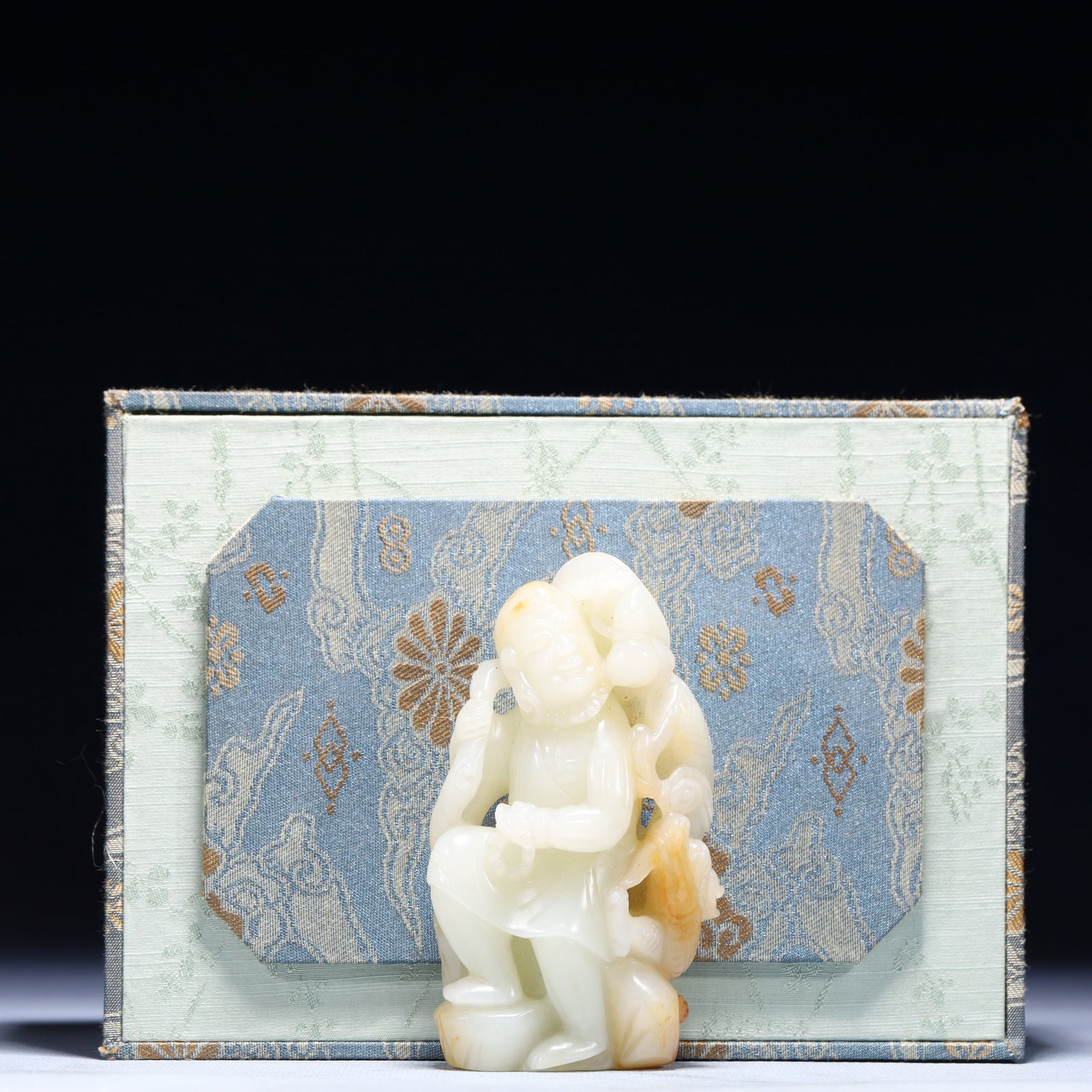 An Exquisite White Jade Figure Ornament: An Exquisite White Jade Figure Ornament,Qing Dynasty,China,Size:1.8inx1.2inx3.7in,Weight:220.9g 白玉人物摆件,中国清代