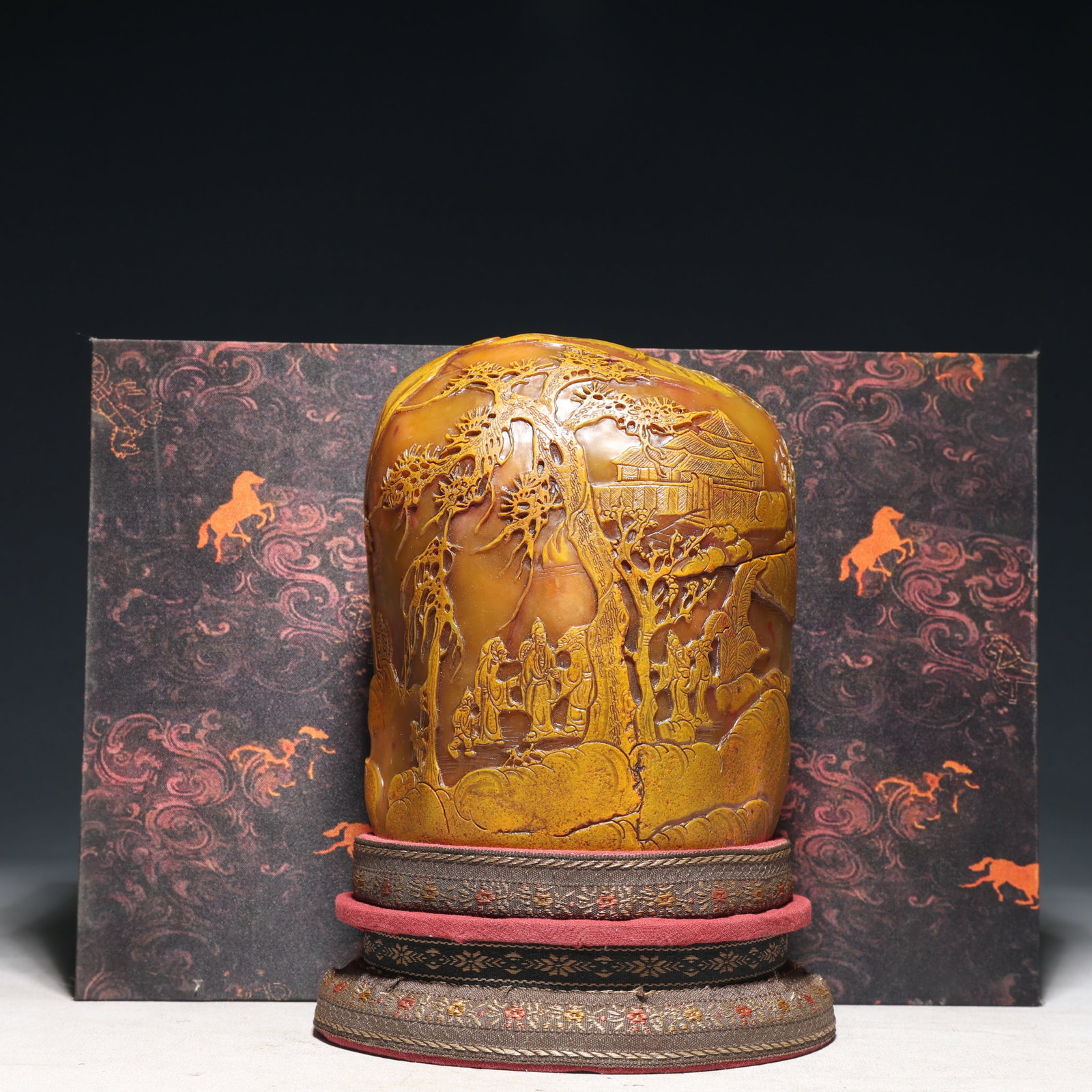 An Exquisite Tianhuang Stone Landscape and Figure Pattern Seal: An Exquisite Tianhuang Stone Landscape and Figure Pattern Seal,Qing Dynasty,China,Huang Shiling Mark,Size:4.7inx2.8inx6.3in,(Box)11.8inx8.3inx3in,Weight:2950g 田黄石山水&