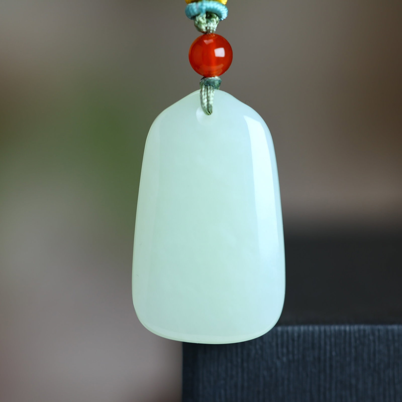 An Exquisite White Jade Pendant: An Exquisite White Jade Pendant,Size:21mmx36mm (寓意)吉祥 平平安安 白玉吊坠
