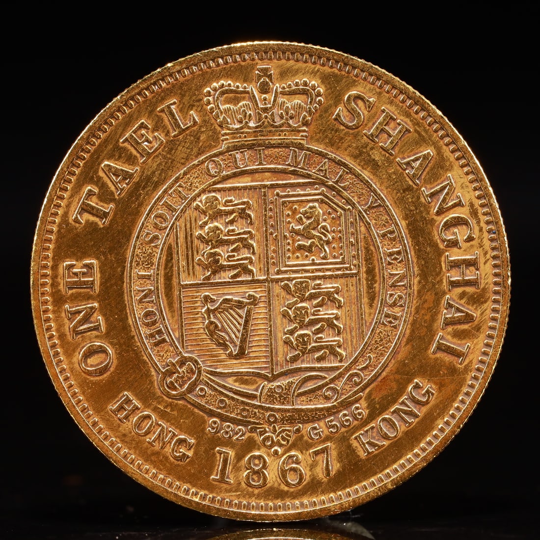 An Exquisite Sterling silver-Gilt Coin: An Exquisite Sterling silver-Gilt Coin,Qing Dynasty, China, Size:1.5in Weight:37.5g 纯银鎏金硬币