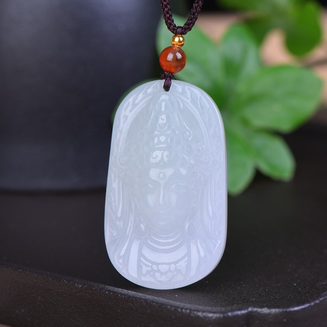 An Exquisite Jadeite Statue of Avalokitesvara Pendant: An Exquisite Jadeite Statue of Avalokitesvara Pendant,Size:29mmx49mm 翡翠观音挂件