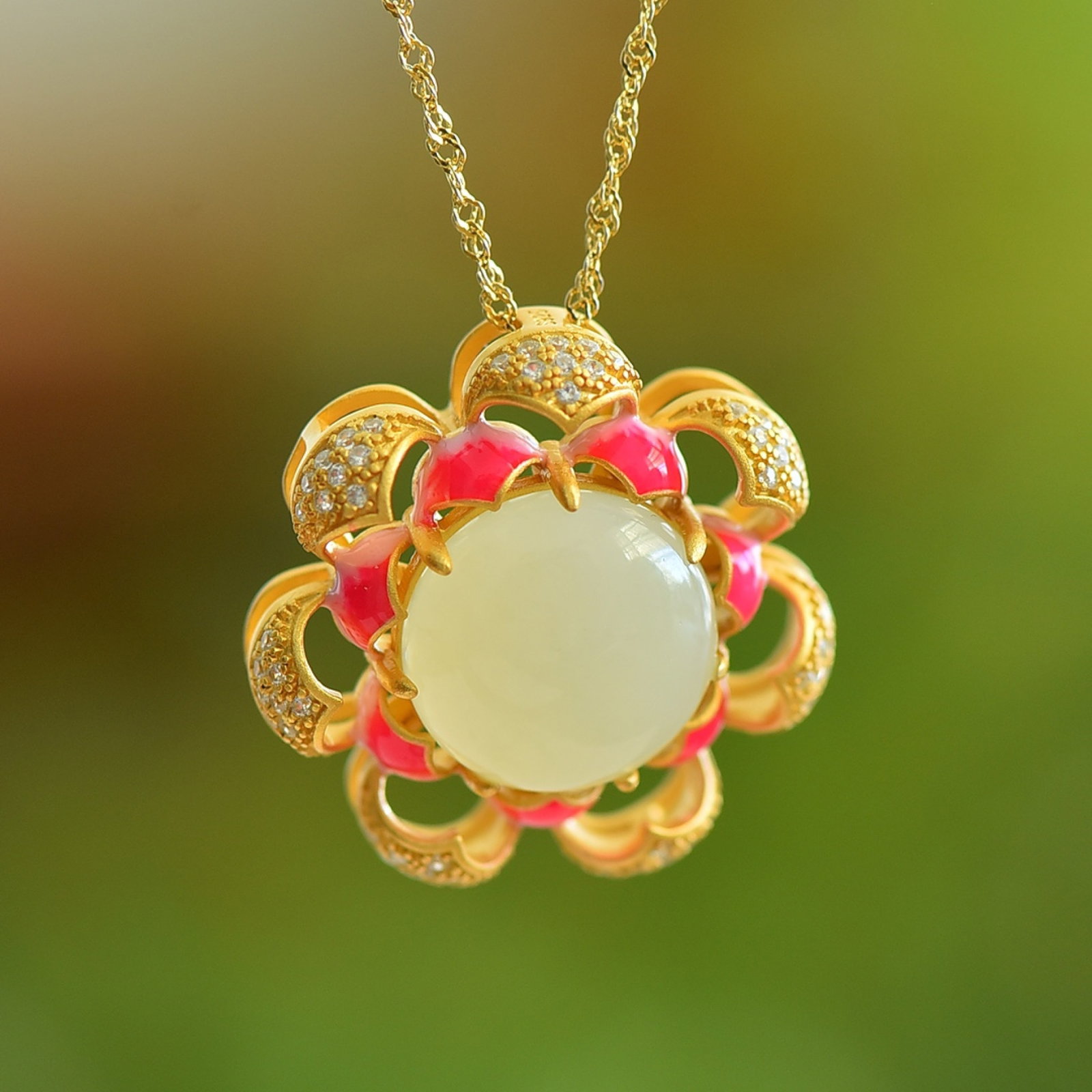An Exquisite Sterling Silver-Gold Plated Inlaid White Jade Enamel Pendant,Inlaid Diamond: An Exquisite Sterling Silver-Gold Plated Inlaid White Jade Enamel Pendant,Inlaid Diamond 纯银镀金镶白玉珐琅吊坠,嵌钻௾