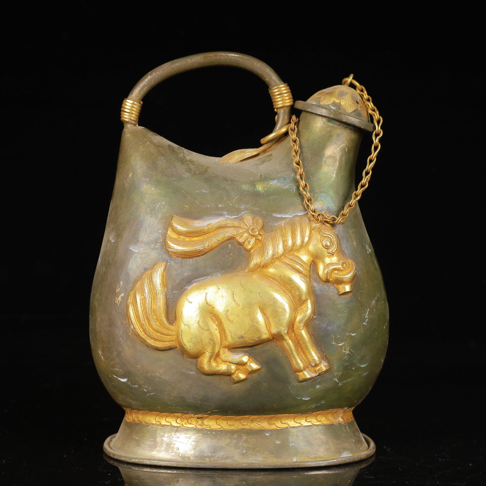 An Exquisite Gilt Silver Horse Pattern Ewer: An Exquisite Gilt Silver Horse Pattern Ewer,Qing Dynasty,China,with Mark,Size:4.7inx3.5inx6.3in,Weight:850g 银鎏金马纹提壶,中国清代,&#