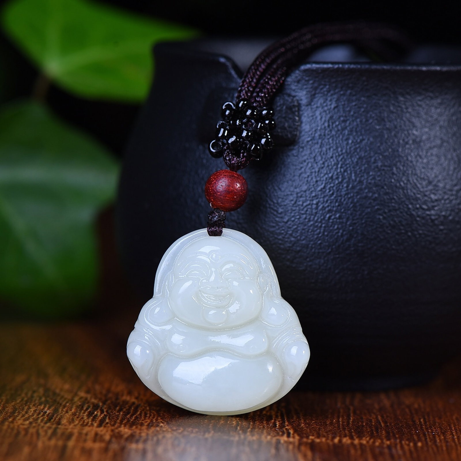 An Exquisite White Jade Maitreya Buddha Pendant: An Exquisite White Jade Maitreya Buddha Pendant,Size:26mmx27mm (寓意)吉祥 心怀天下 能容天下事 白玉弥