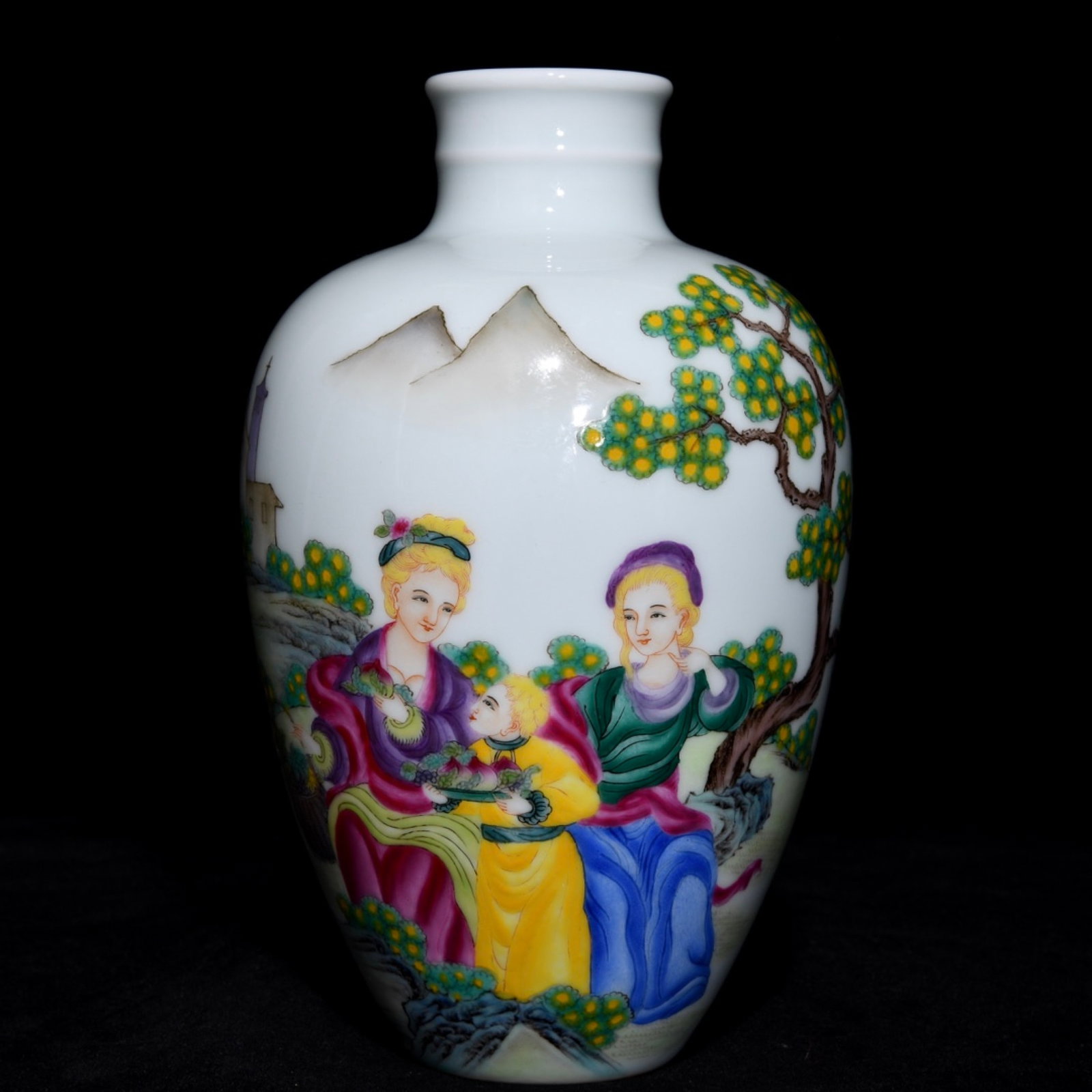An Exquisite Enamel Character and Story Pattern Vase,with poem: An Exquisite Enamel Character and Story Pattern Vase,with poem,Qing Dynasty,China,Qianlong Four-character Mark,Size:7.5inx4.7in 珐琅彩人物故事纹瓶