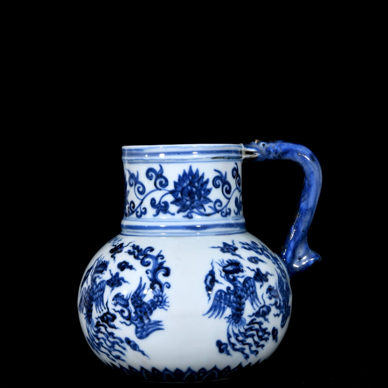 An Exquisite Blue and White Lotus,Auspicious Cloud and Phoenix Pattern Pot: An Exquisite Blue and White Lotus,Auspicious Cloud and Phoenix Pattern Pot,Ming Dynasty, China,Xuande Six-character Mark,Size:6.5inx7.5in 青花缠枝莲祥云࠰