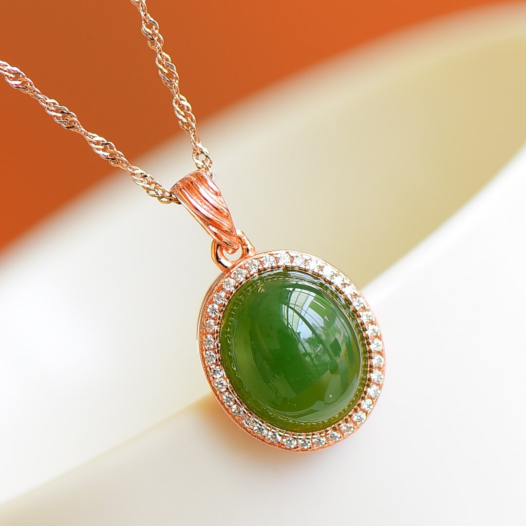 An Exquisite Sterling Silver Inlaid Jasper Necklace,Inlaid Diamond: An Exquisite Sterling Silver Inlaid Jasper Necklace,Inlaid Diamond,Size:10mmx12mm 纯银镶碧玉项链,嵌钻石