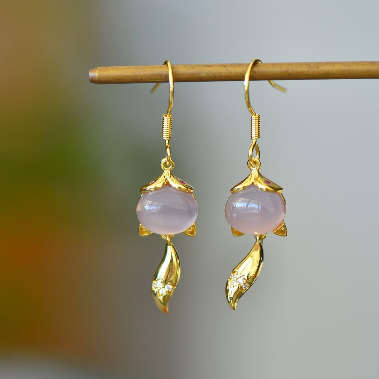 A Pair of Exquisite Earrings,Inlaid Diamond: A Pair of Exquisite Earrings Size:8mmx10mm 一对耳环