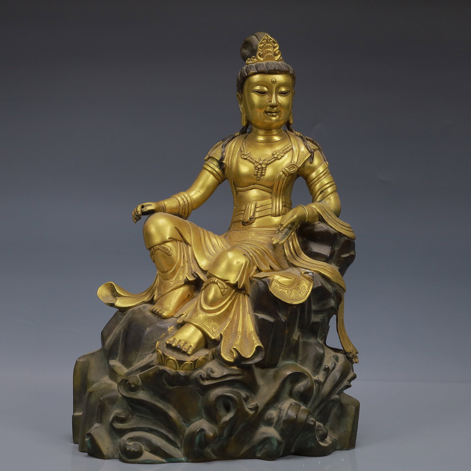 A Rare Statue of Avalokitesvara: A Rare Statue of Avalokitesvara,Qing Dynasty, China,Size:7.9inx5.5inx12.6in,Weight:4800g 铜鎏金观音像,中国清代