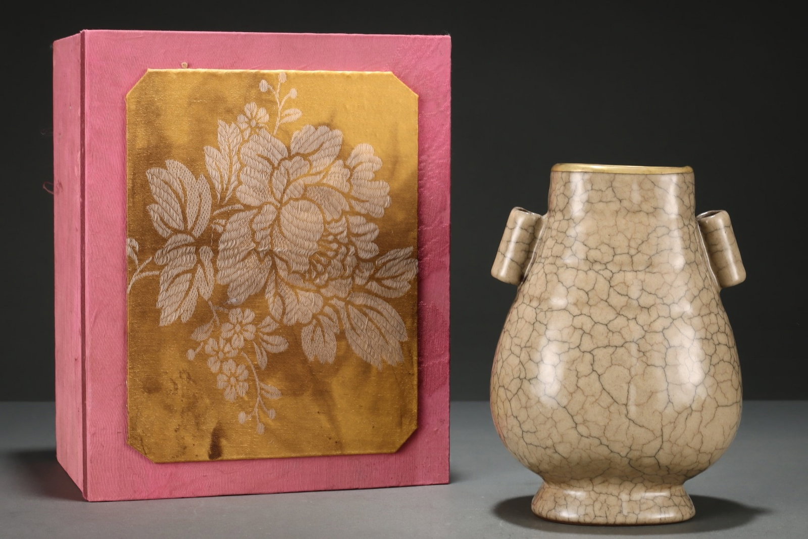 An Exquisite Ge yao Cover with Gold Double-Ears Vase,with an Imperial Poem by Emperor Qianlong: An Exquisite Ge yao Cover with Gold Double-Ears Vase,with an Imperial Poem by Emperor Qianlong,Song Dynasty,China,Size:7.2inx5.2in 哥窑金口双耳瓶,带