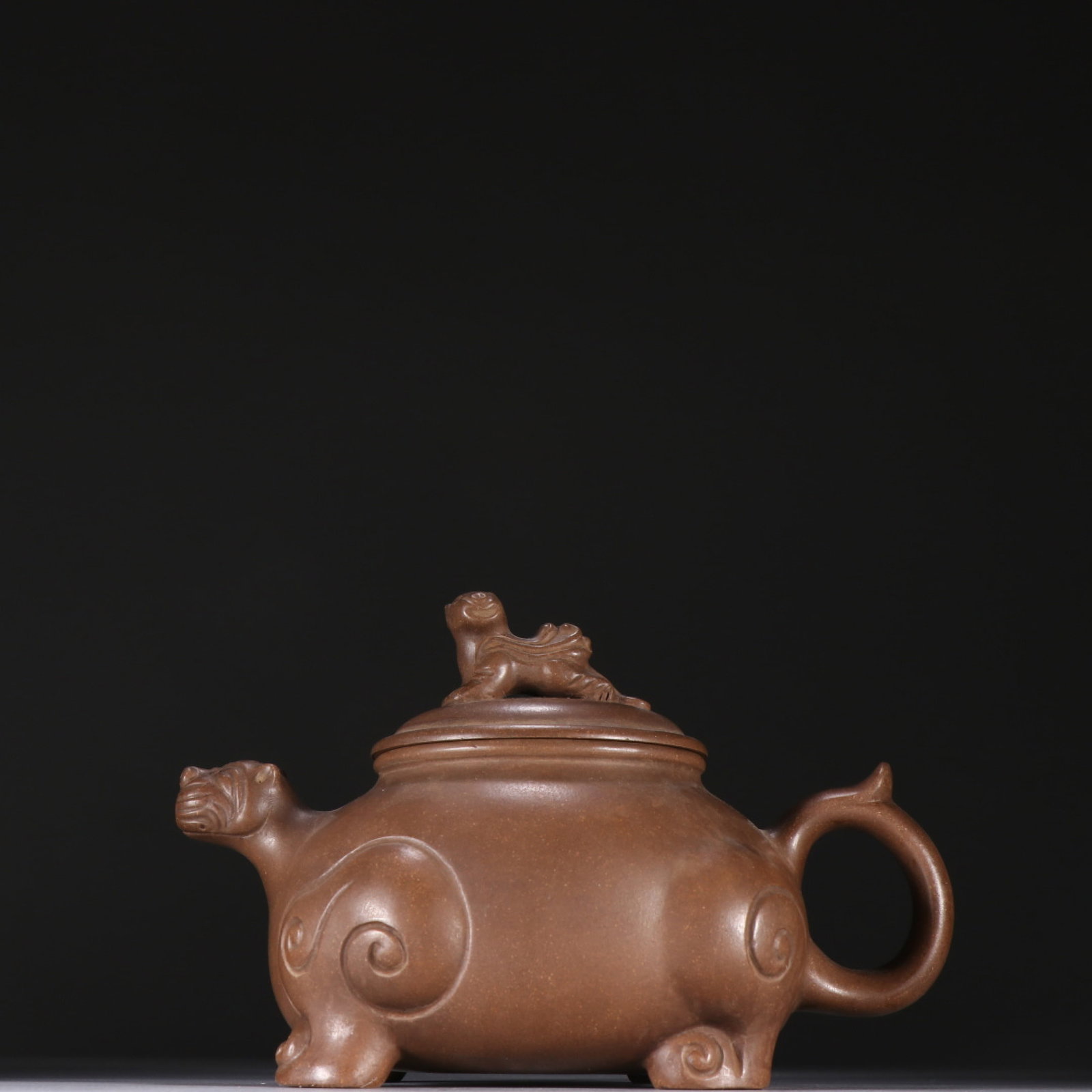 A Rare Purple Sands Auspicious Beast-Shaped Teapot,with poem: A Rare Purple Sands Auspicious Beast-Shaped Teapot,with poem,Qing Dynasty,China,Xu Youquan Mark,Size:4.3inx6.5in 紫砂瑞兽形茶壶,带诗文,È