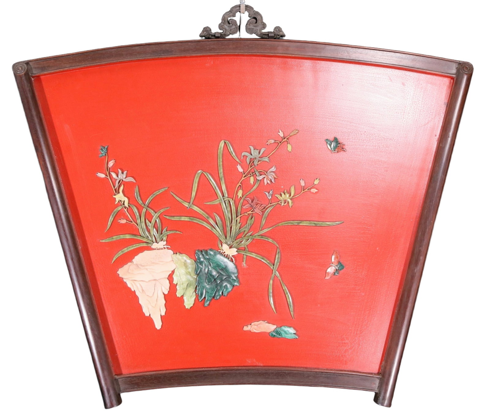 An exquisite zitanwood lacquered vase pattern hanging screen: An exquisite lacquered zitanwood hanging screen with a vase pattern inlaid with gemstones. Qing Dynasty , China. this hanging screen is an exquisite work of art. It uses zitanwood as the base material