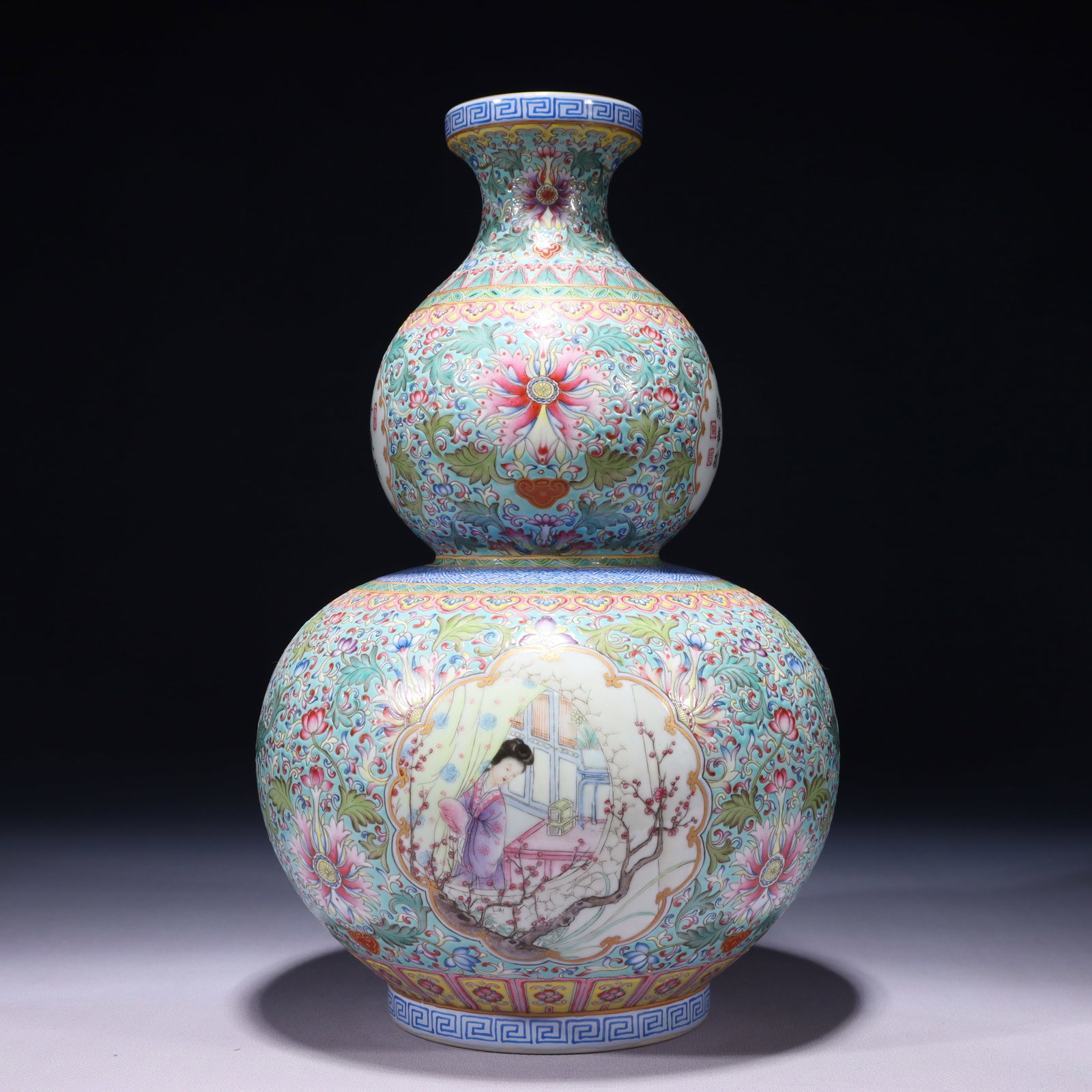 An Exquisite Green Ground Famille-Rose Painted Gold Character and Story Pattern Gourd-Shaped: An Exquisite Green Ground Famille-Rose Painted Gold Character and Story Pattern Gourd-Shaped Vase,with poem,Qing Dynasty,China,Qianlong Six-character Mark,Size:6.7inx11.8in,Weight:1900g 绿ࢸ