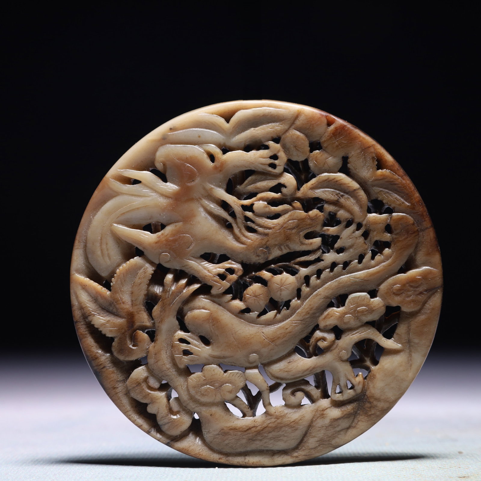 An Exquisite White Jade Auspicious Cloud and Phoenix Pattern Pendant: An Exquisite White Jade Auspicious Cloud and Phoenix Pattern Pendant,Qing Dynasty,China,Size:3.3inx0.2in,Weight:88g 白玉祥云凤纹佩,中国清