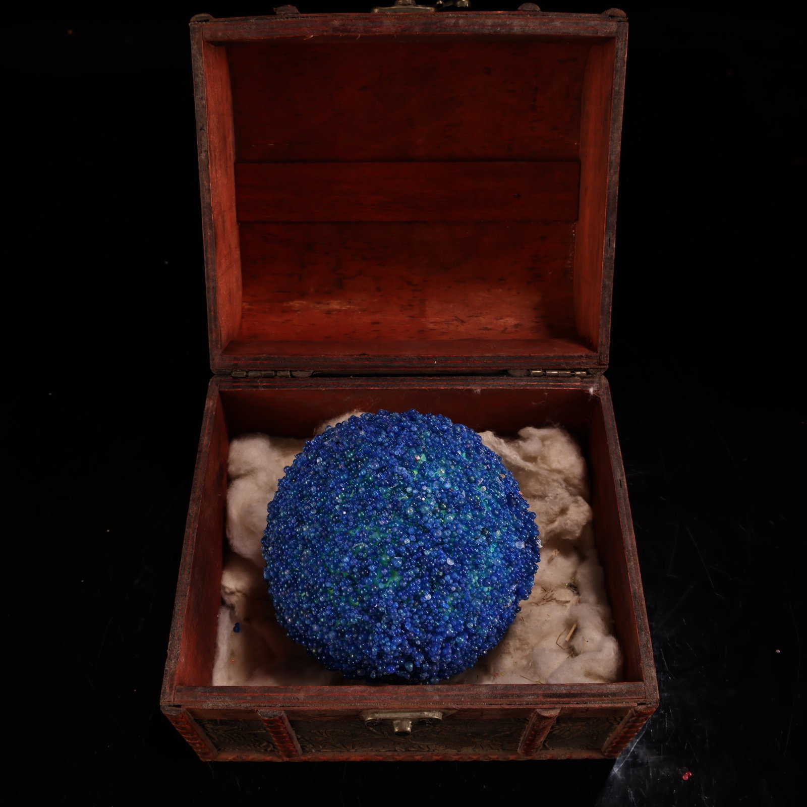 An Exquisite Luminous Stone Ornament: An Exquisite Luminous Stone Ornament,Qing Dynasty,China,Size:3.9in,Weight:1400g 夜光石摆件,中国清代
