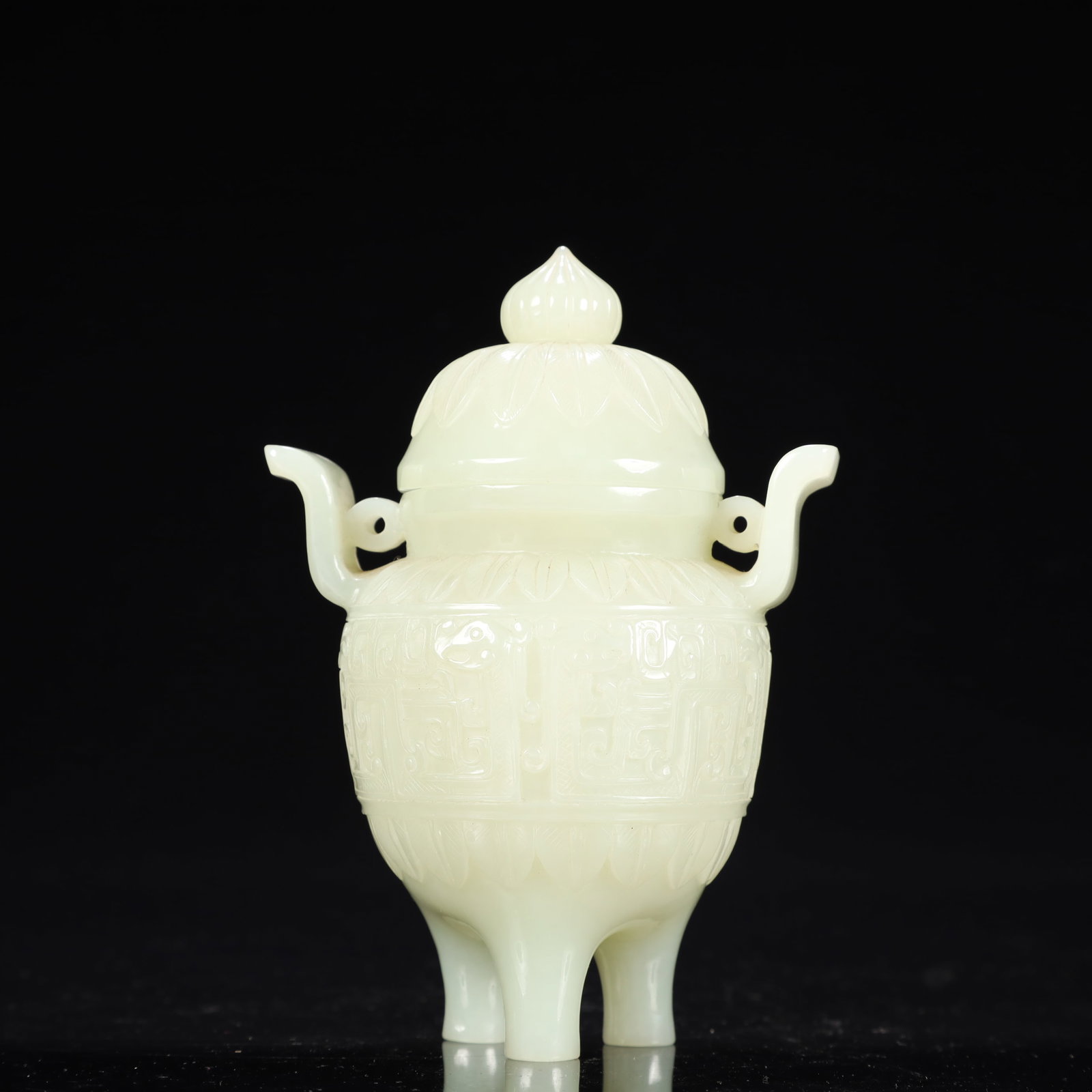 An Exquisite White Jade Chi-Dragon Pattern Double-Ears and Tripod Censer: An Exquisite White Jade Chi-Dragon Pattern Double-Ears and Tripod Censer,Qing Dynasty, China,Size:3.7inx2.8inx3.9in,Weight:300g 白玉螭龙纹双耳三足
