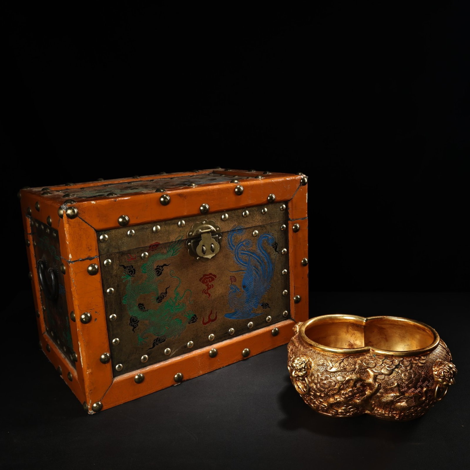 An Exquisite Gilt Bronze Pine and Crane Pattern Vat: An Exquisite Gilt Bronze Pine and Crane Pattern Vat,Qing Dynasty,China,Size:3.9inx4.7inx7.9in,Weight:2100g 铜鎏金松鹤纹缸,中国清代