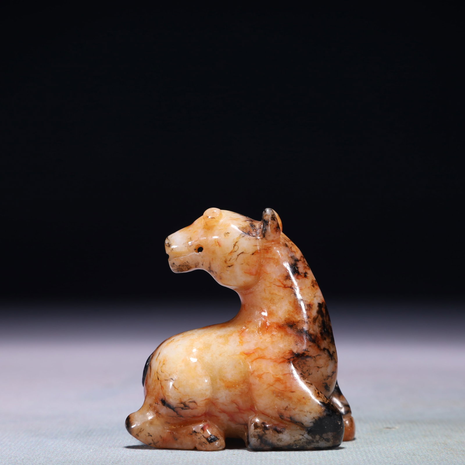 An Exquisite White Jade Horse Ornament: An Exquisite White Jade Horse Ornament,Qing Dynasty,China,Size:2inx1inx2.4in,Weight:115.5g 白玉骏马摆件,中国清代
