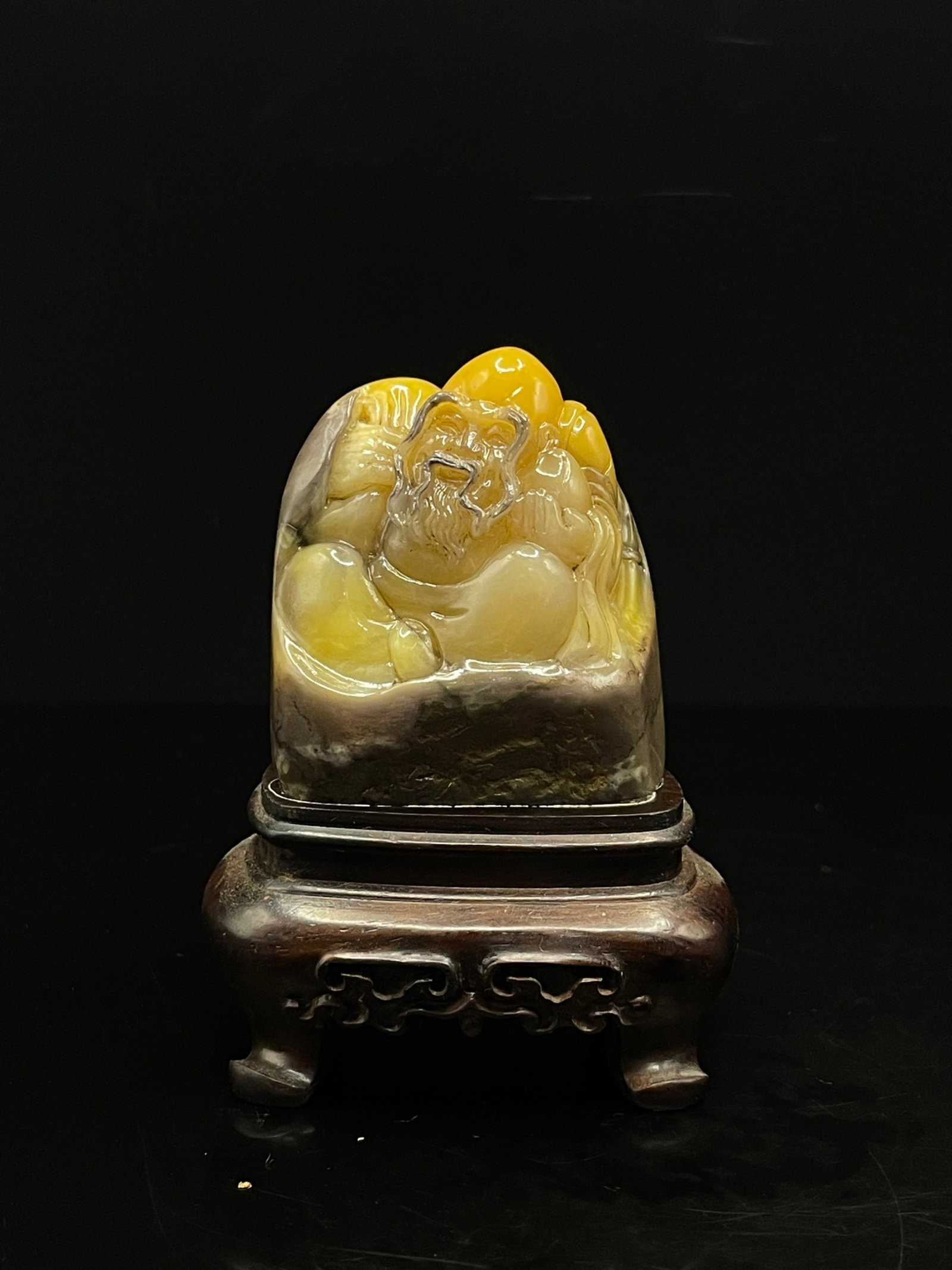 An Exquisite Shoushan Stone Figure Ornament,With Base: An Exquisite Shoushan Stone Figure Ornament,With Base,Qing Dynasty,China,Size:1.8inx2.1inx1in,Weight:90g 寿山石人物摆件,带底座,中Þ