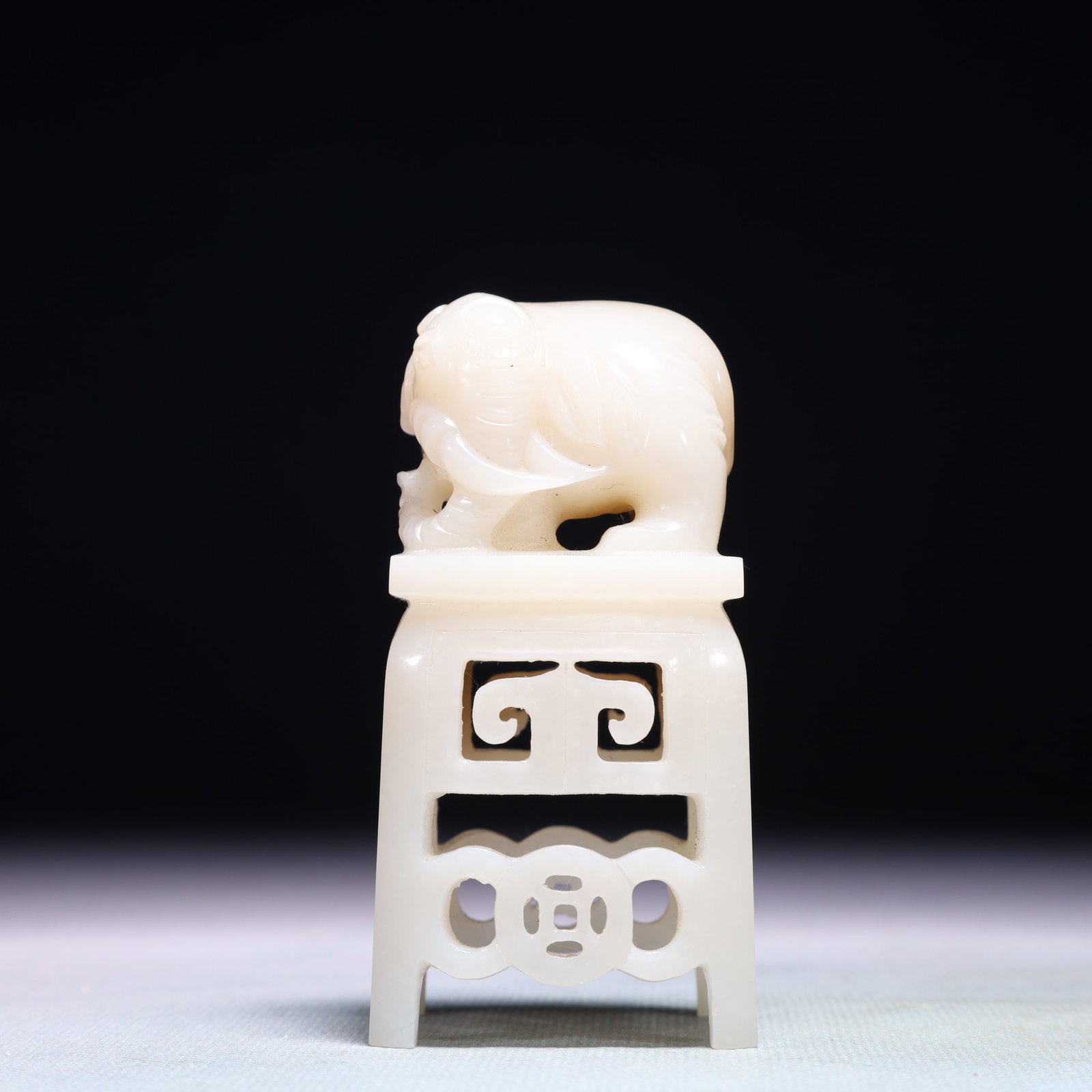 An Exquisite White Jade Elephant Ornament: An Exquisite White Jade Elephant Ornament,Qing Dynasty,China,Size:1.8inx3.3in,Weight:154.7g 白玉象摆件,中国清代