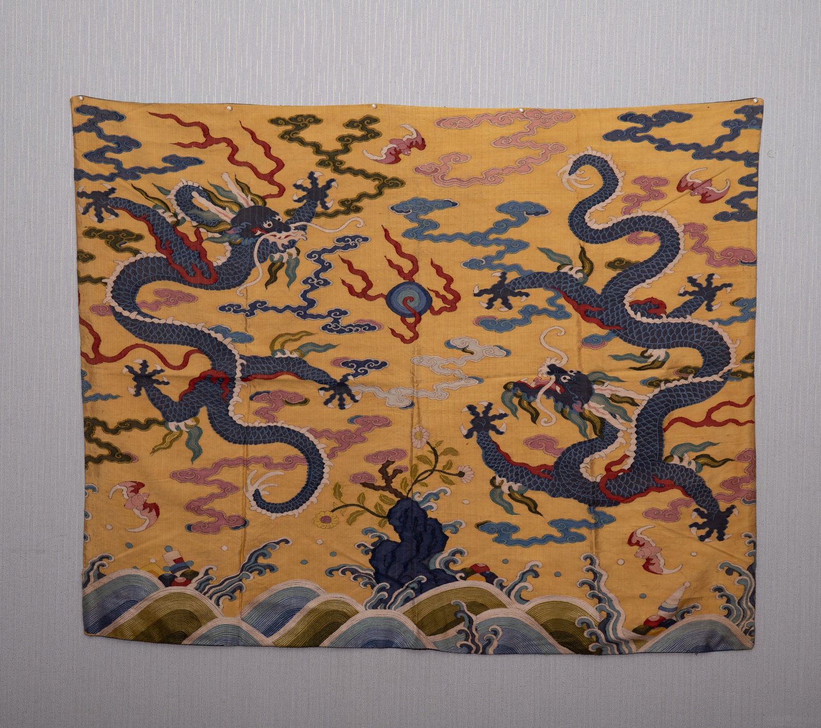 An Exquisite Kesi Embroidery Auspicious Cloud and Dragon Pattern (1 of 11)