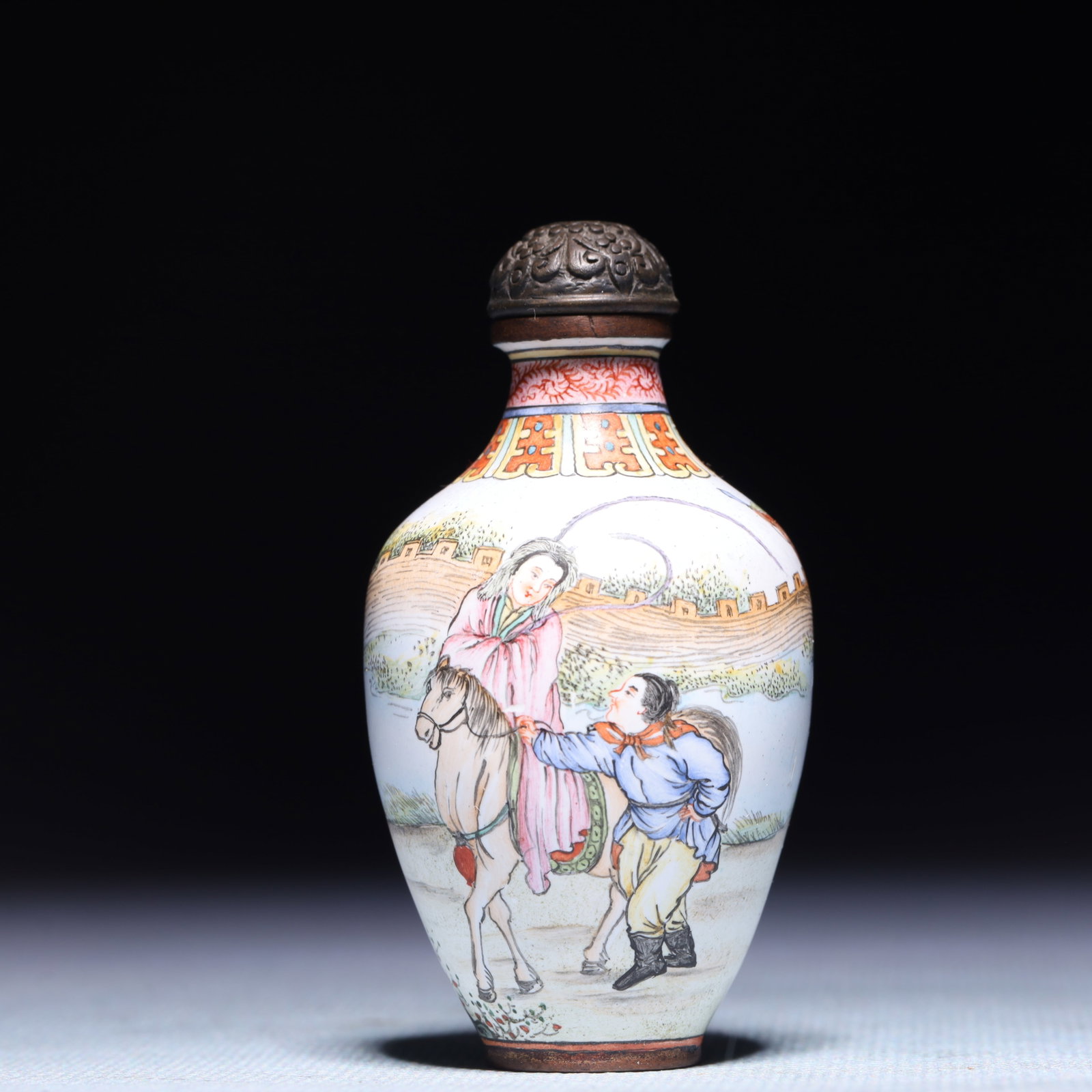 An Exquisite Painted Enamel Figure Riding Horse Pattern Snuff Bottle: An Exquisite Painted Enamel Figure Riding Horse Pattern Snuff Bottle,Qing Dynasty,China,Qianlong Four-character Mark,Size:1.4inx2.6in,Weight:54.2g 画珐琅人物骑Ƌ