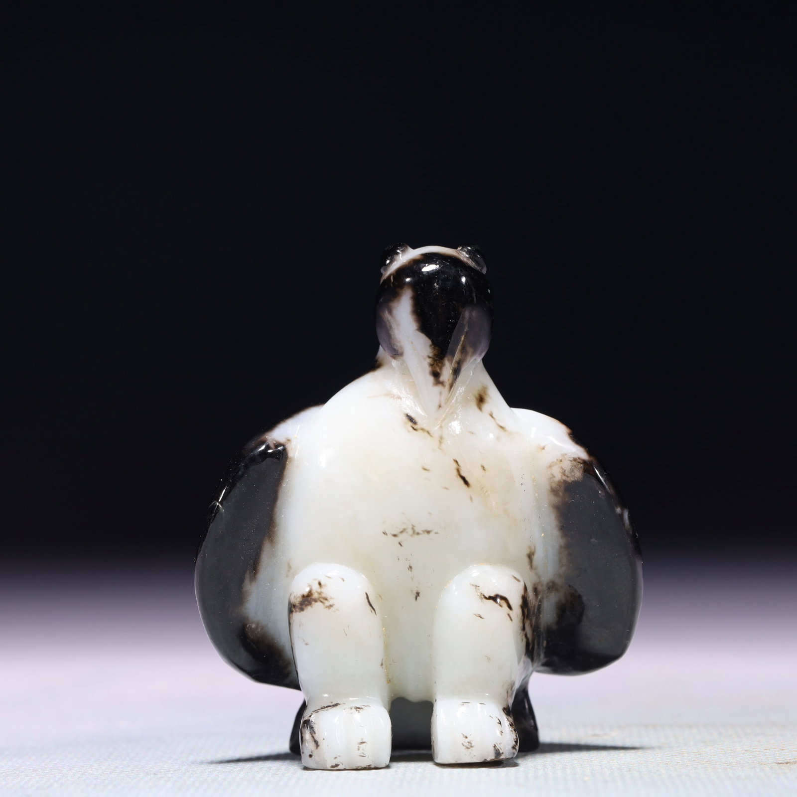 An Exquisite White Jade Bird Ornament: An Exquisite White Jade Bird Ornament,Qing Dynasty,China,Size:2inx1.4inx2.6in,Weight:107.5g 白玉鸟摆件,中国清代