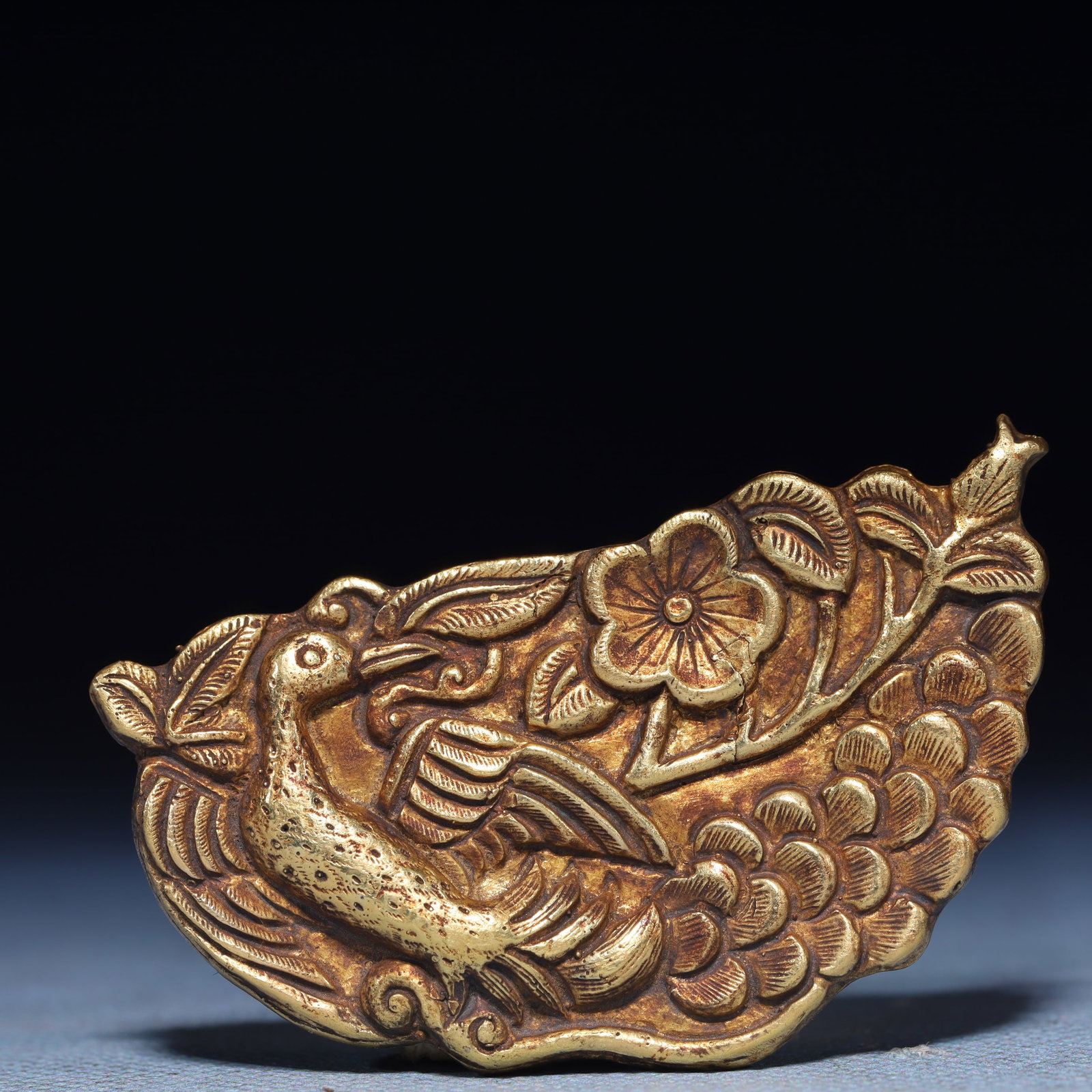 An Exquisite Gilt Silver Flower and Bird Pattern Ornament: An Exquisite Gilt Silver Flower and Bird Pattern Ornament,Qing Dynasty,China,Size:2.4inx1.4in,Weight:29.7g 银鎏金花鸟纹摆件,中国清