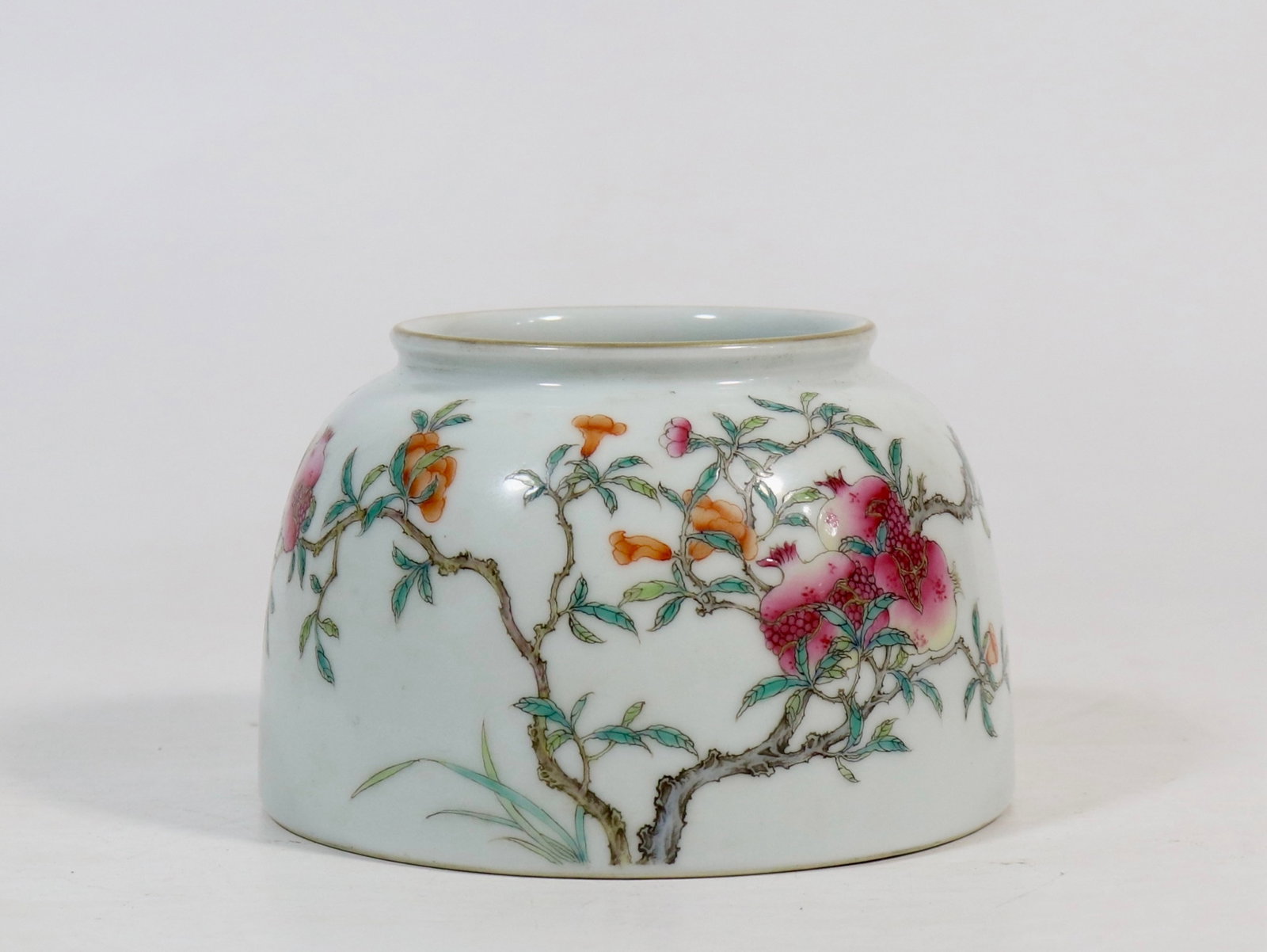 An Exquisite Famille-Rose Painted Gold Pomegranate Pattern Water Pot: An Exquisite Famille-Rose Painted Gold Pomegranate Pattern Water Pot,Qing Dynasty,China,Qianlong Six-character Mark,Size:3.7inx3.5in 粉彩描金石榴纹水