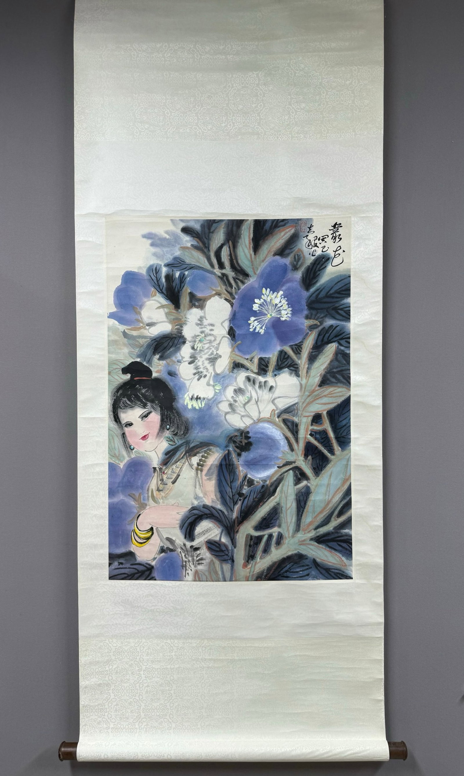 A Chinese Vertical Scroll Ink Painting of Figure on Paper: A Chinese Vertical Scroll Ink Painting of Figure on Paper,Zhou Changgu,Size:31.5inx21.3in 一幅中国水墨人物画立轴,周昌Ŧ