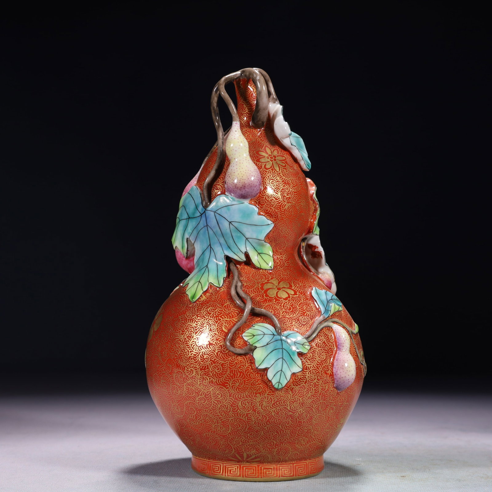 An Exquisite Red Glazed Painted Gold Gourd Pattern Gourd-Shaped Vase (1 of 10)