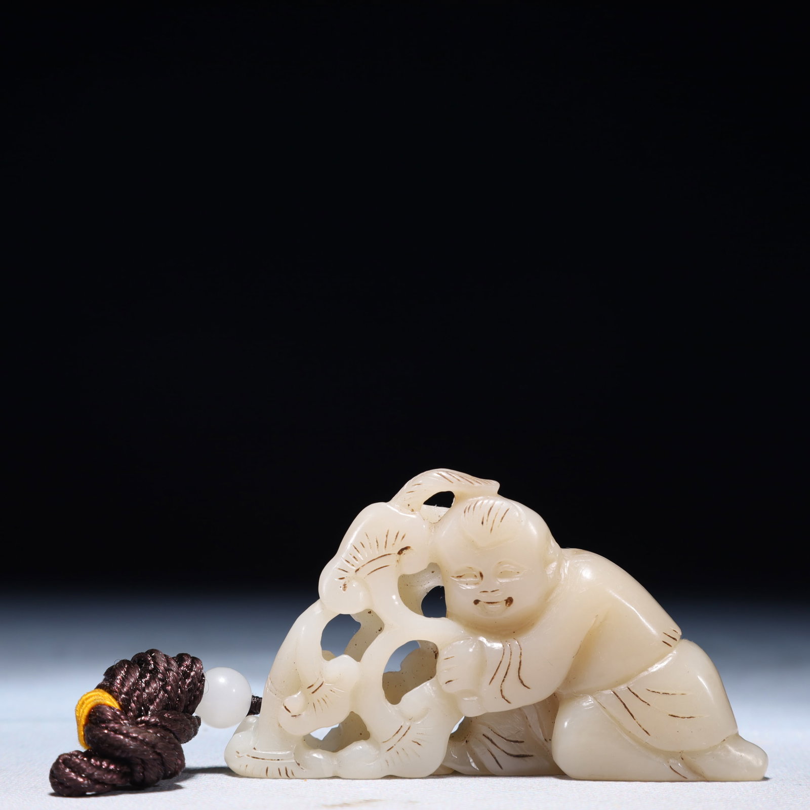 An Exquisite White Jade Figure Pendant: An Exquisite White Jade Figure Pendant,Qing Dynasty,China,Size:3.3inx0.8inx2in,Weight:110.2g 白玉人物挂件,中国清代