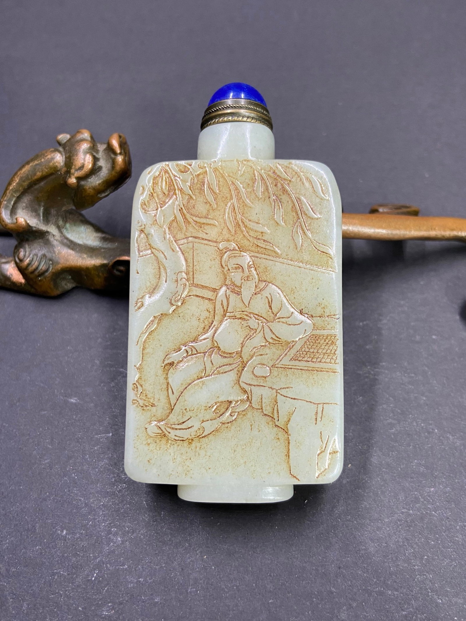 An Exquisite White Jade Figure Pattern Snuff Bottle: An Exquisite White Jade Figure Pattern Snuff Bottle,Qing Dynasty,China,Size:3inx1.5inx0.6in,Weight:82g 白玉人物纹鼻烟壶,中国清代