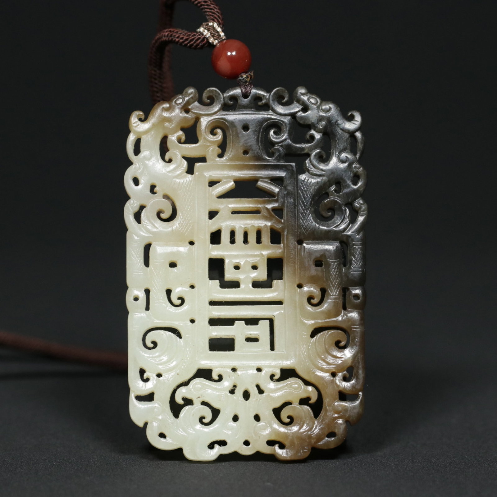 An Exquisite White Jade Dragon and Phoenix Pattern Pendant: An Exquisite White Jade Dragon and Phoenix Pattern Pendant,Han Dynasty,China,Size:3inx1.9inx0.2in,Weight:49.5g 白玉龙凤纹挂件,中国汉代
