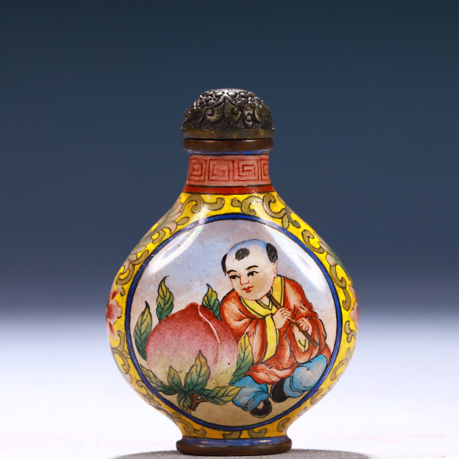 An Exquisite Painted Enamel Figure Pattern Snuff Bottle: An Exquisite Painted Enamel Figure Pattern Snuff Bottle,Qing Dynasty, China,Qianlong Four-character Mark,Size:1.6inx0.6inx2.4in,Weight:45g 画珐琅人物纹鼻Ġ