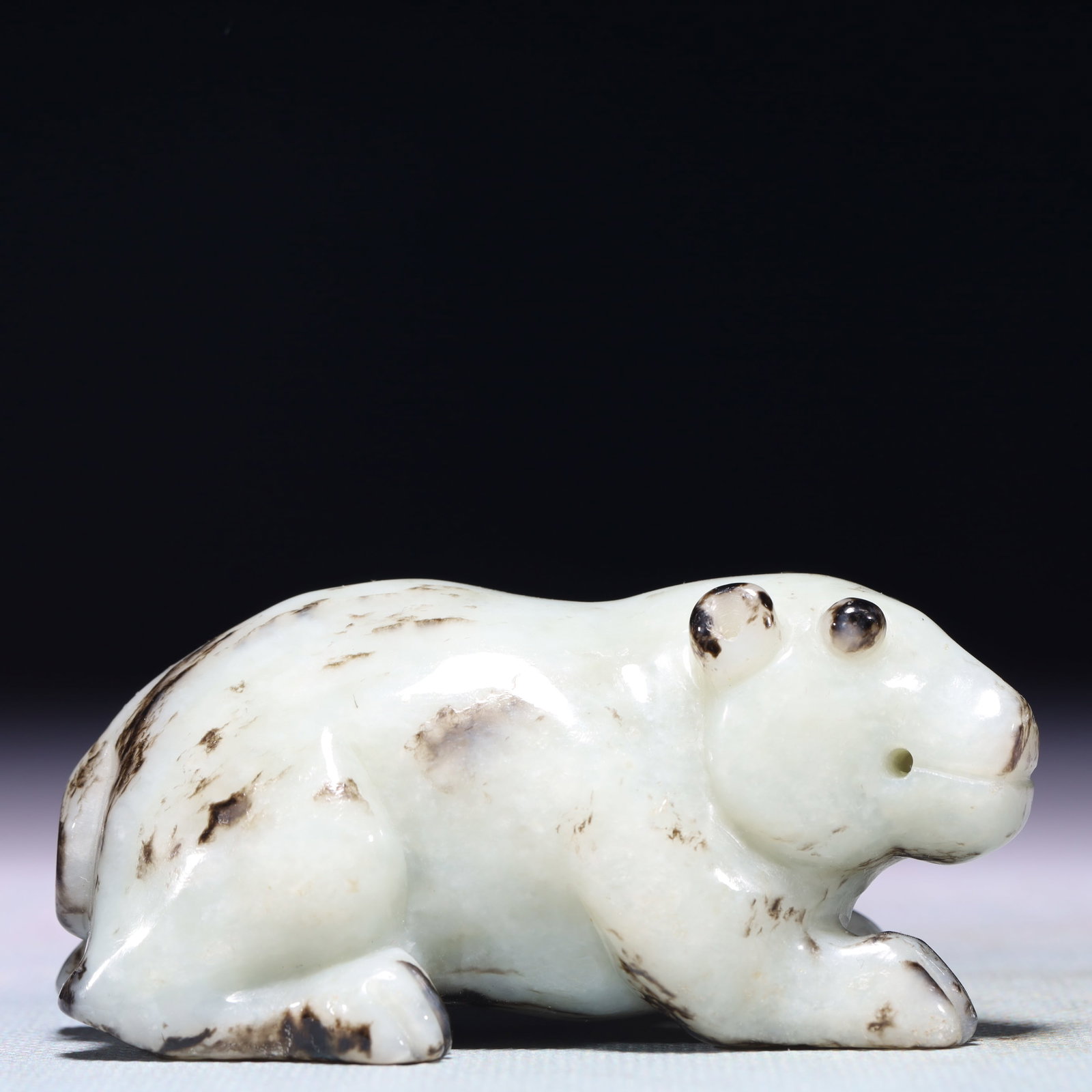 An Exquisite White Jade Bear Ornament: An Exquisite White Jade Bear Ornament,Qing Dynasty,China,Size:3.1inx1.4inx1.6in,Weight:185.5g 白玉熊摆件,中国清代