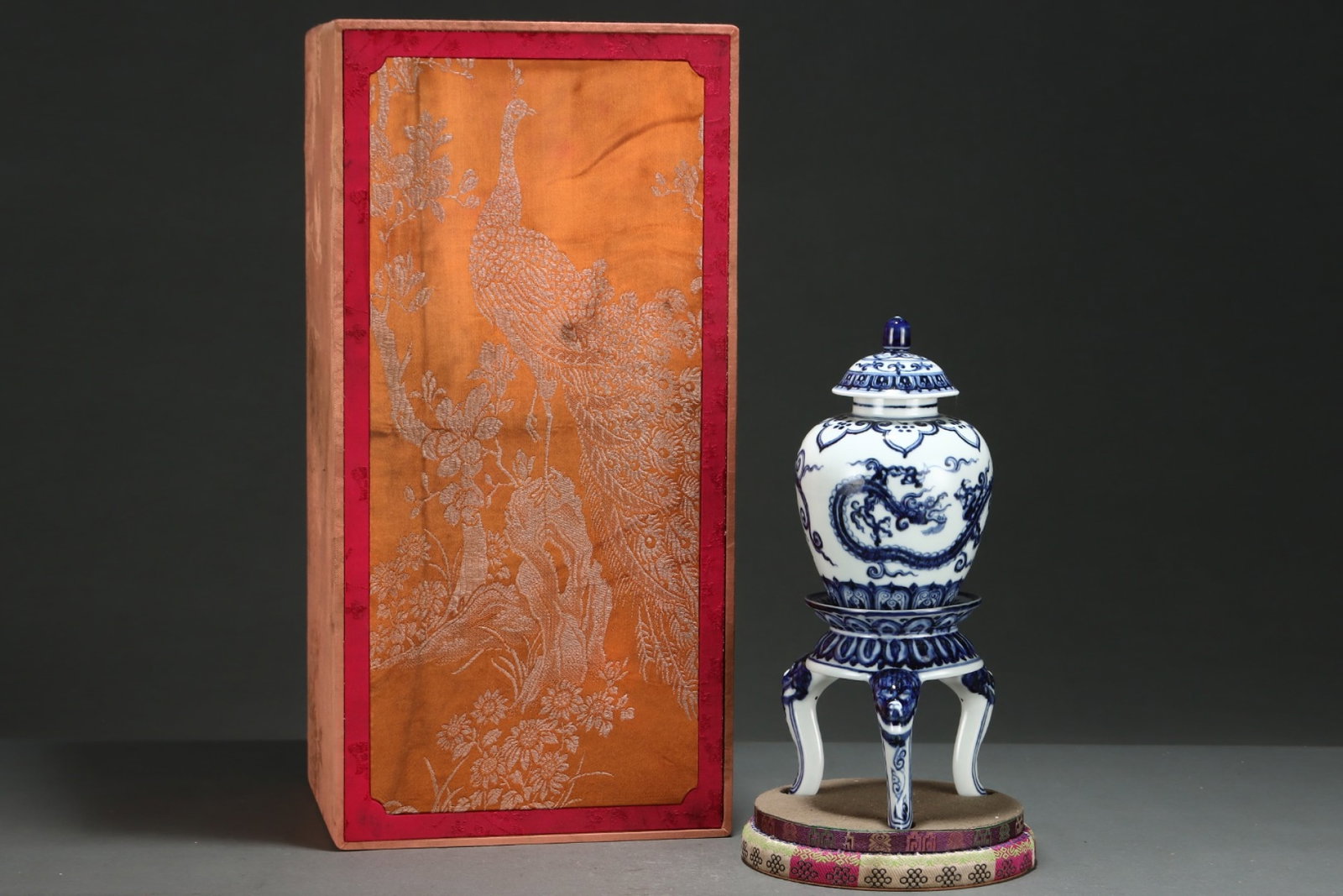 A Rare Blue and White Auspicious Cloud and Dragon Pattern Tripod Jar with Cover: A Rare Blue and White Auspicious Cloud and Dragon Pattern Tripod Jar with Cover,Ming Dynasty,China,Xuande Six-character Mark,Size:12.2inx5.6in 青花祥云龙纹三&