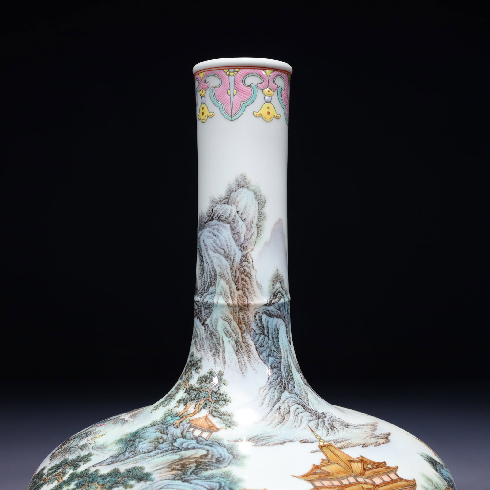 An Exquisite Enamel Landscape Pattern Vase - 2