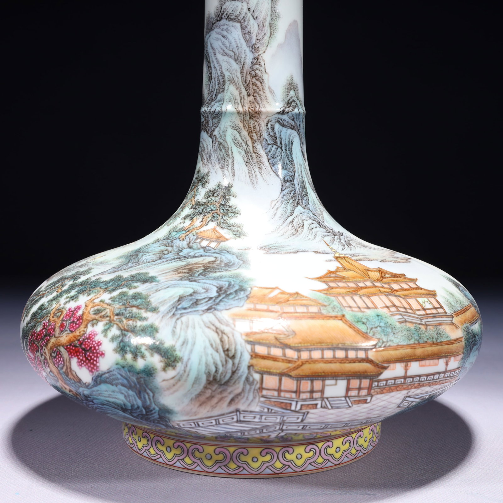 An Exquisite Enamel Landscape Pattern Vase - 3