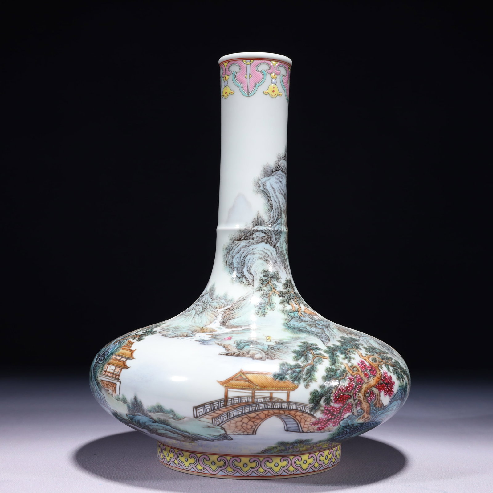 An Exquisite Enamel Landscape Pattern Vase - 4